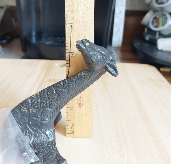 Vintage Decorative Metal Giraffe Wall Hook - Picture 7 of 7